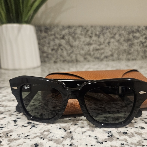 Ray-Ban sunglasses! - Picture 2 of 3